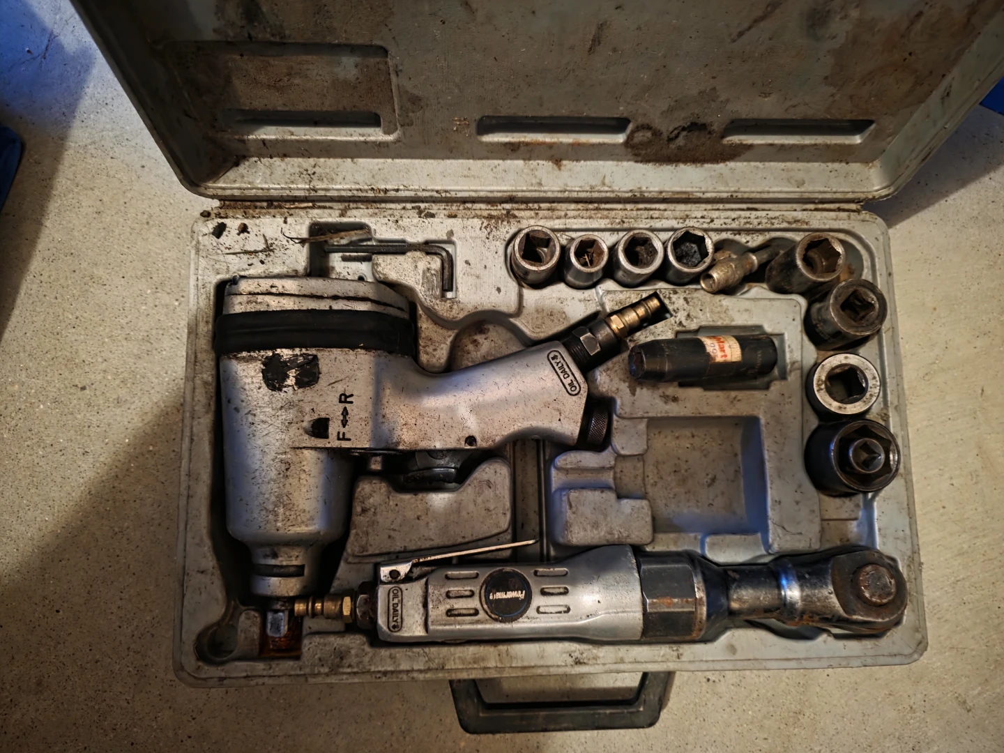 Air Impact Wrench and Ratchet Set