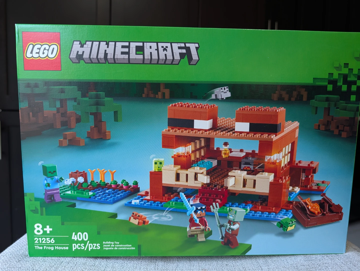 UNOPENED - LEGO Minecraft The Frog House Building Toy (21256)