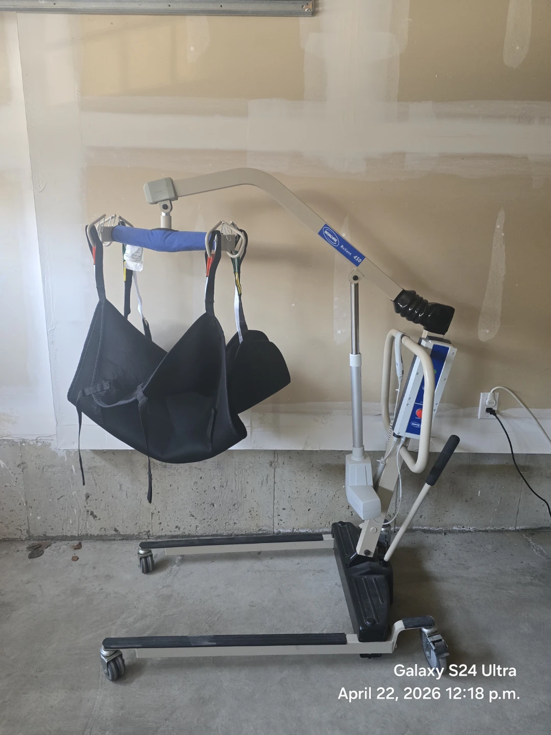 Invacare Reliant 450 Electric Medical Lift - photo 2