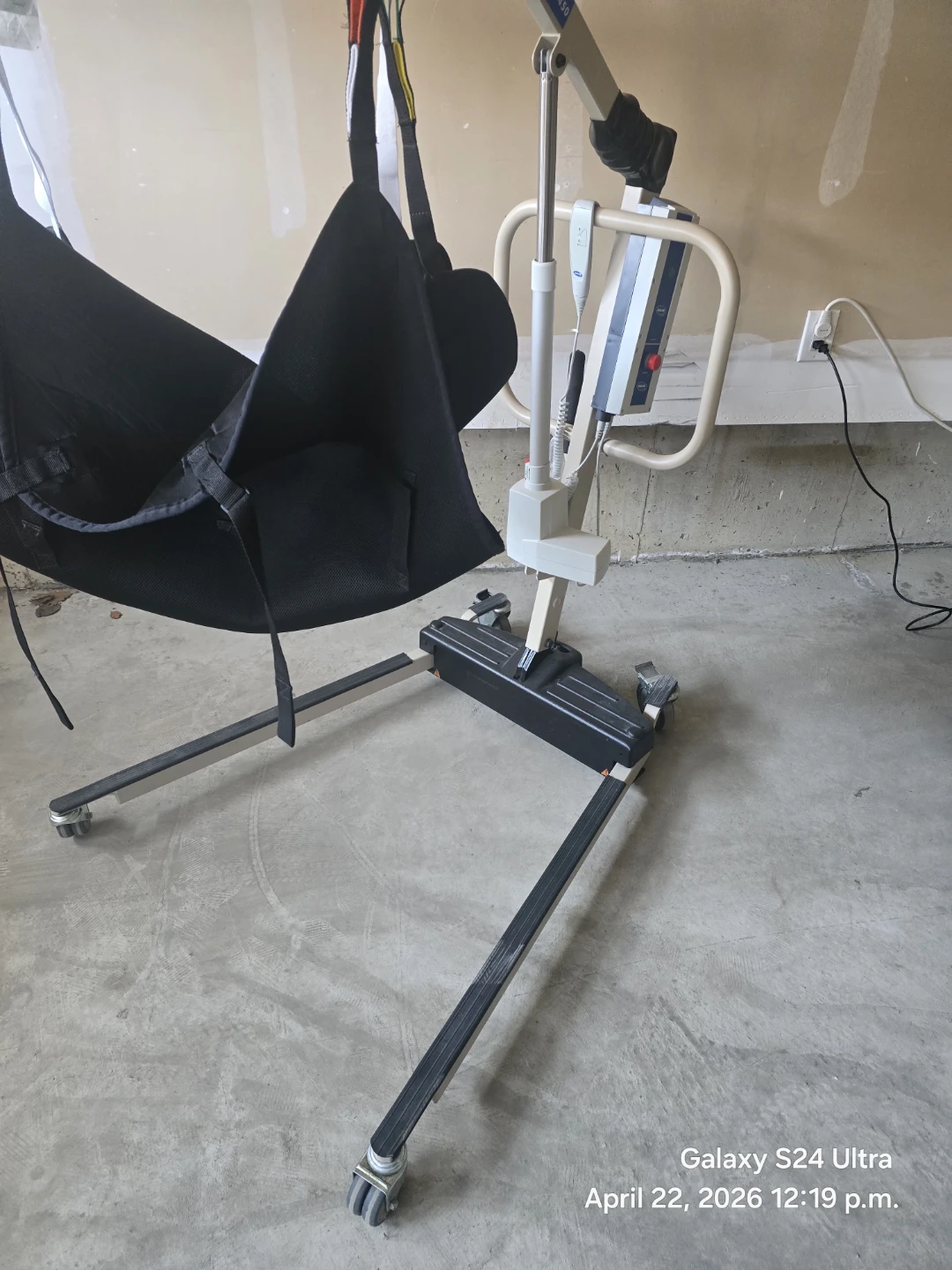Invacare Reliant 450 Electric Medical Lift - photo 5
