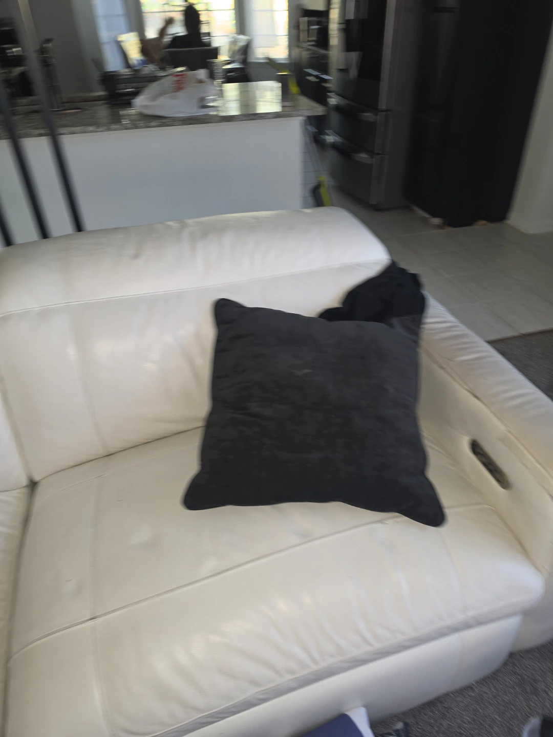 Couch - photo 3