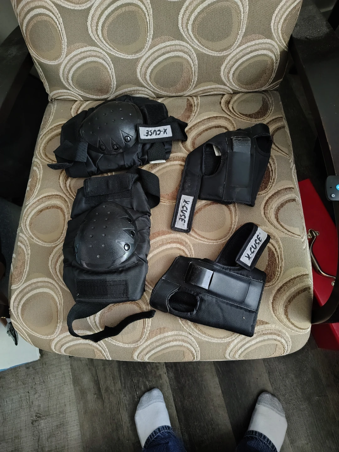 Multisport wrist and knee pads set