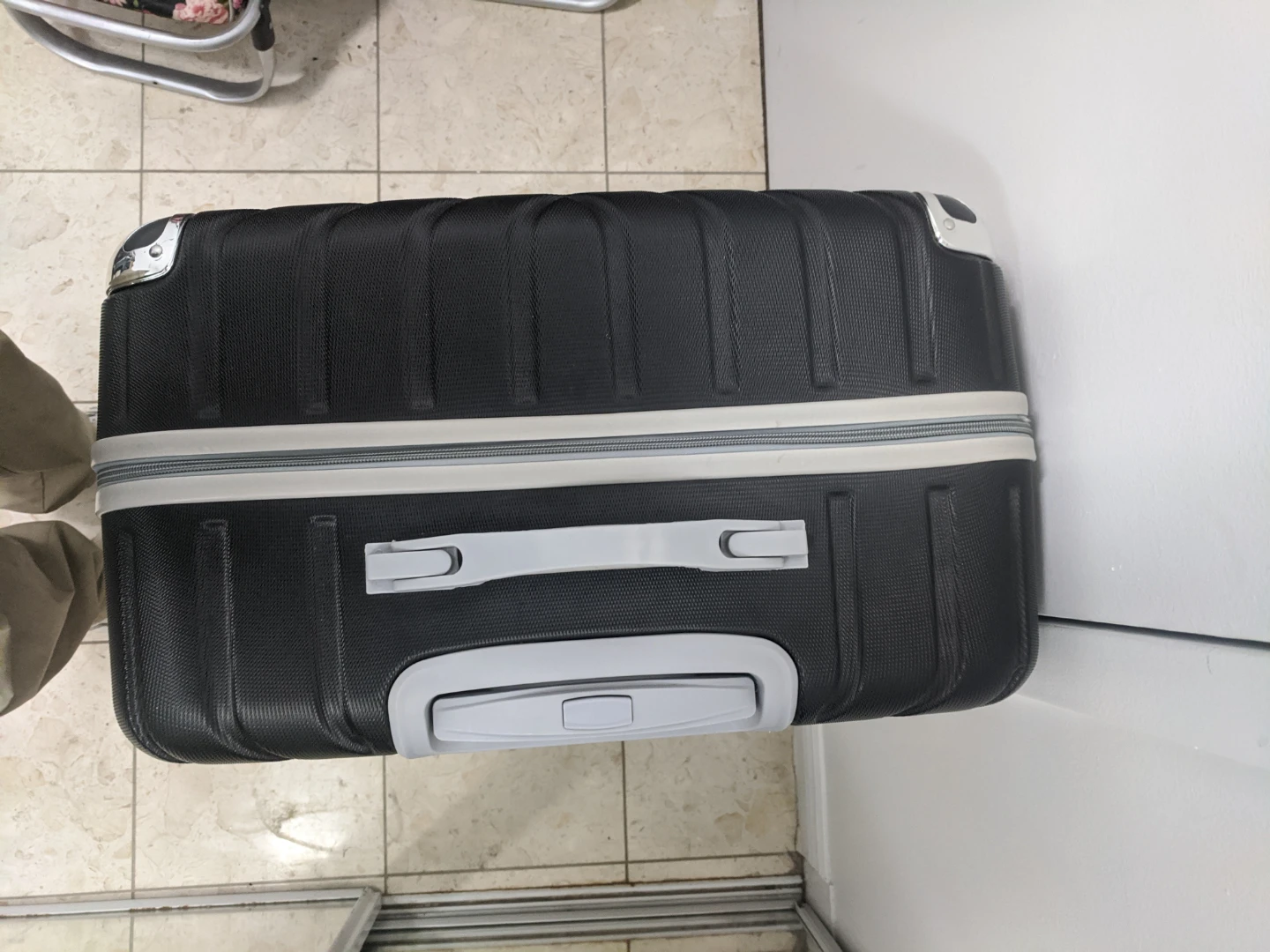 Black Hardside Spinner Suitcase - photo 3