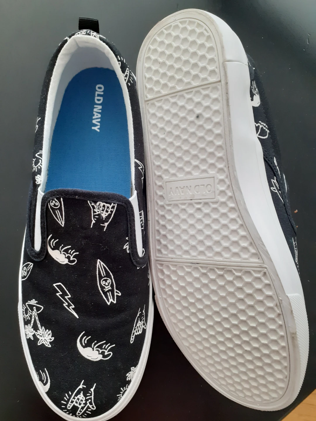 Old Navy Slip-On Shoes Black Graphic Size 6 - photo 4