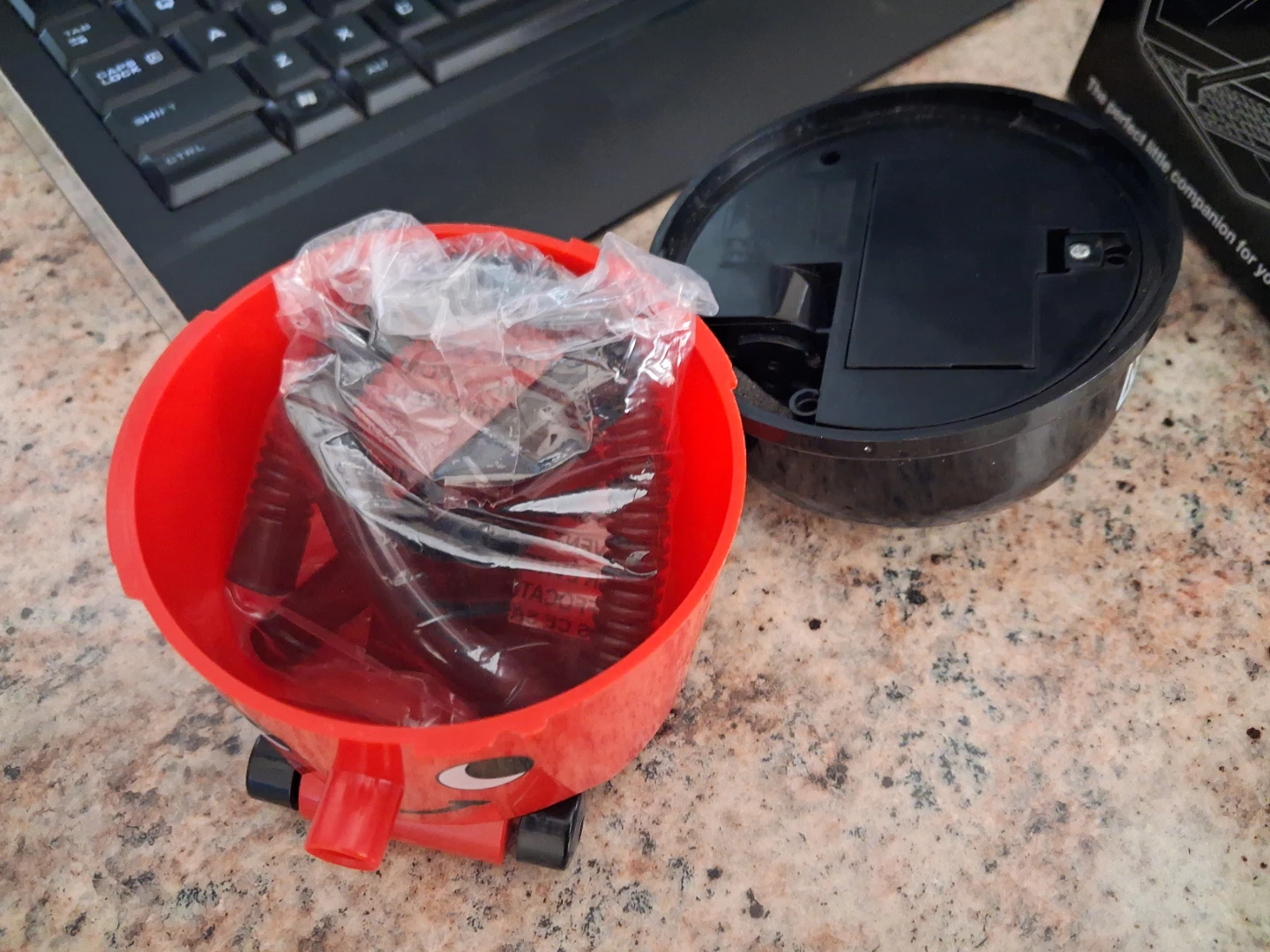 (BRAND NEW) Henry desk vacuum - photo 3