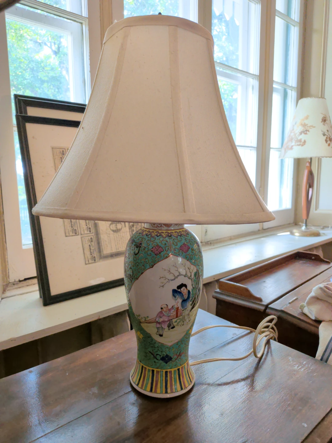 Decorative Ceramic Table Lamp with Asian Motif - photo 2