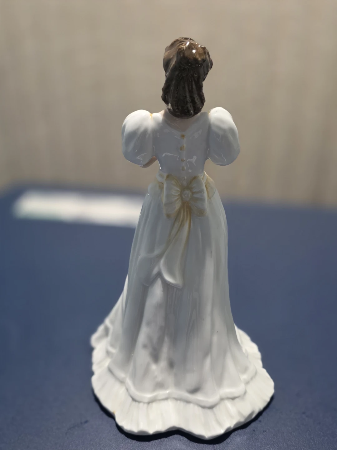 Royal Doulton Maria HN 3381 Figurine - photo 3