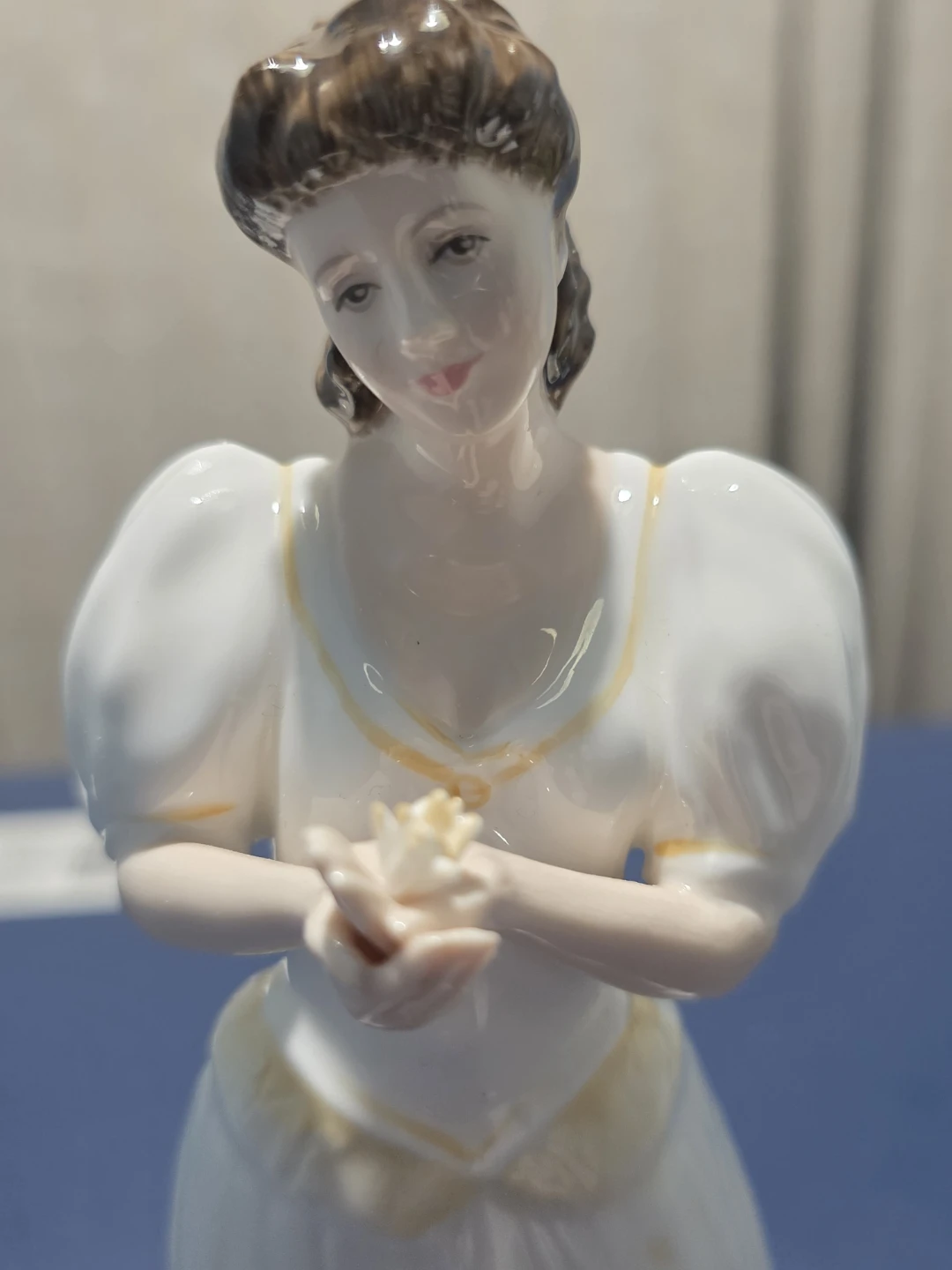 Royal Doulton Maria HN 3381 Figurine - photo 5