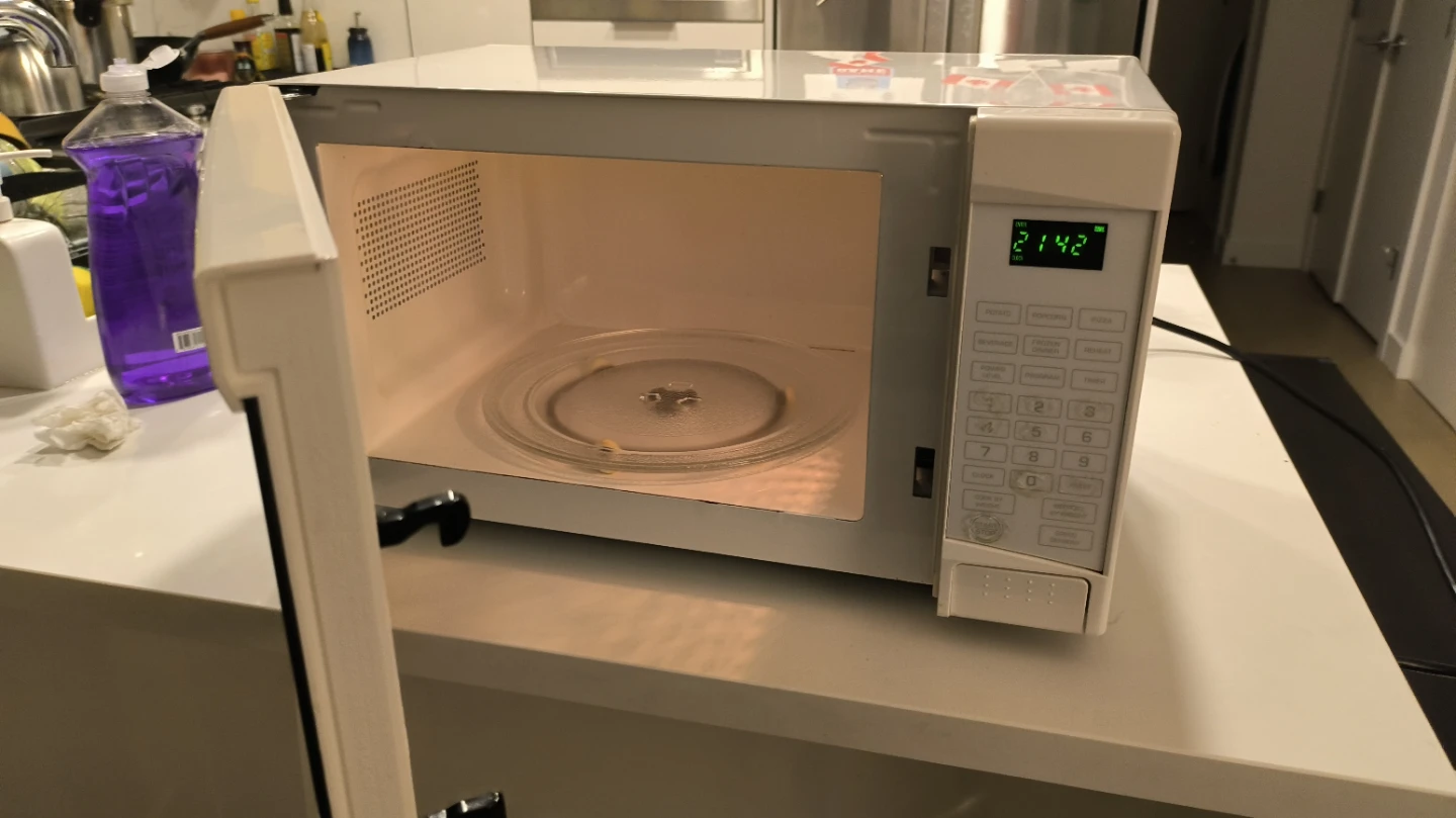 White Microwave — Fully Working - photo 2