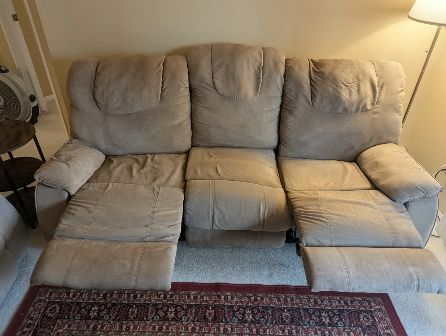 Excellent condition 2-Piece Reclining Sofa & Loveseat Set - photo 2