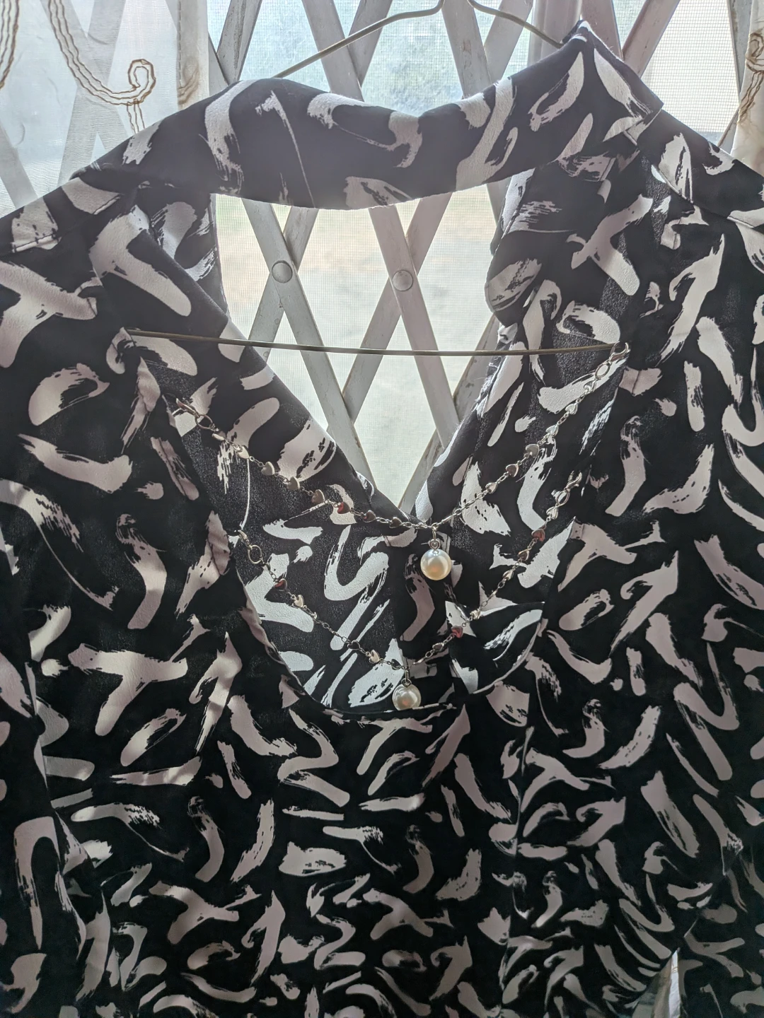 Lady Classic Fashion Black & White Print Blouse - photo 3