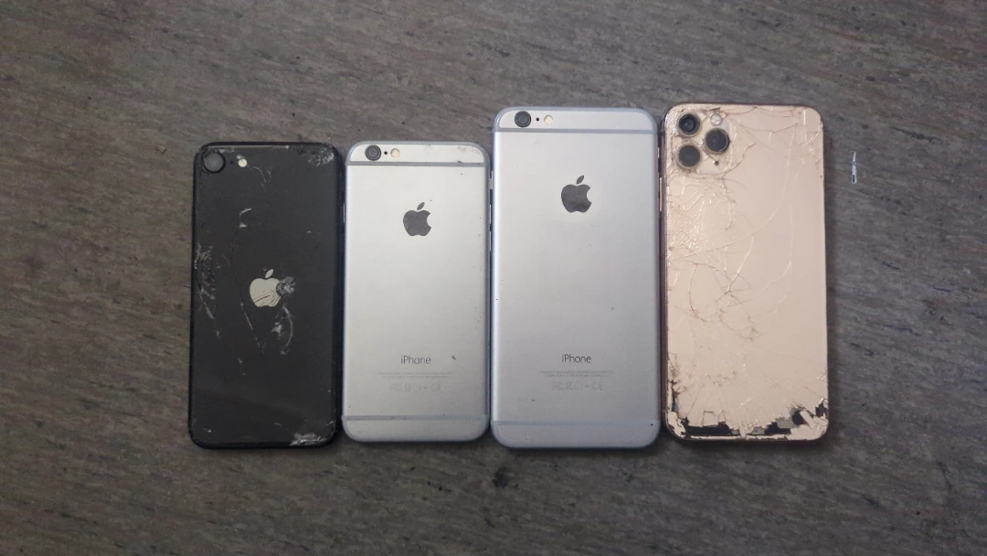 iPhone lot - photo 2