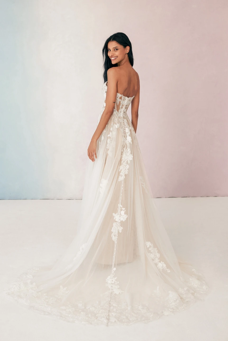 Strapless Wedding Dress - photo 3
