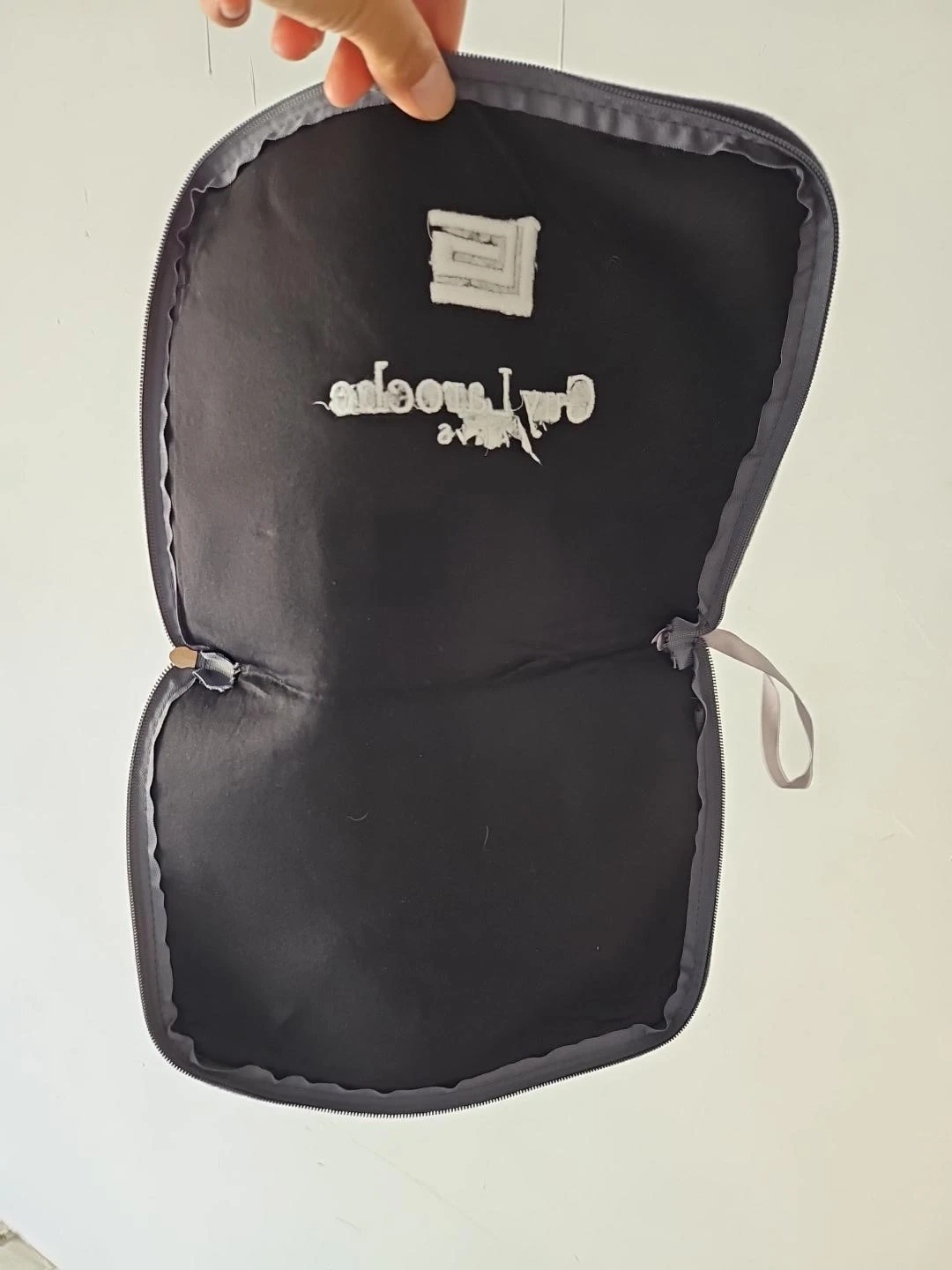 Guy Laroche Paris Travel Pouch - photo 2