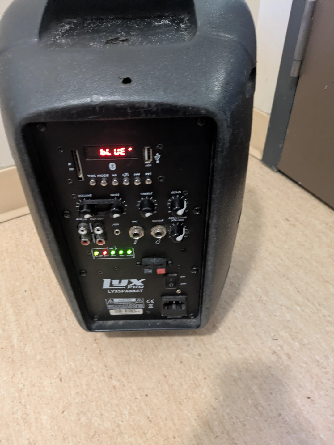 LyxPro LYXPA8BAT Portable PA Speaker - photo 3