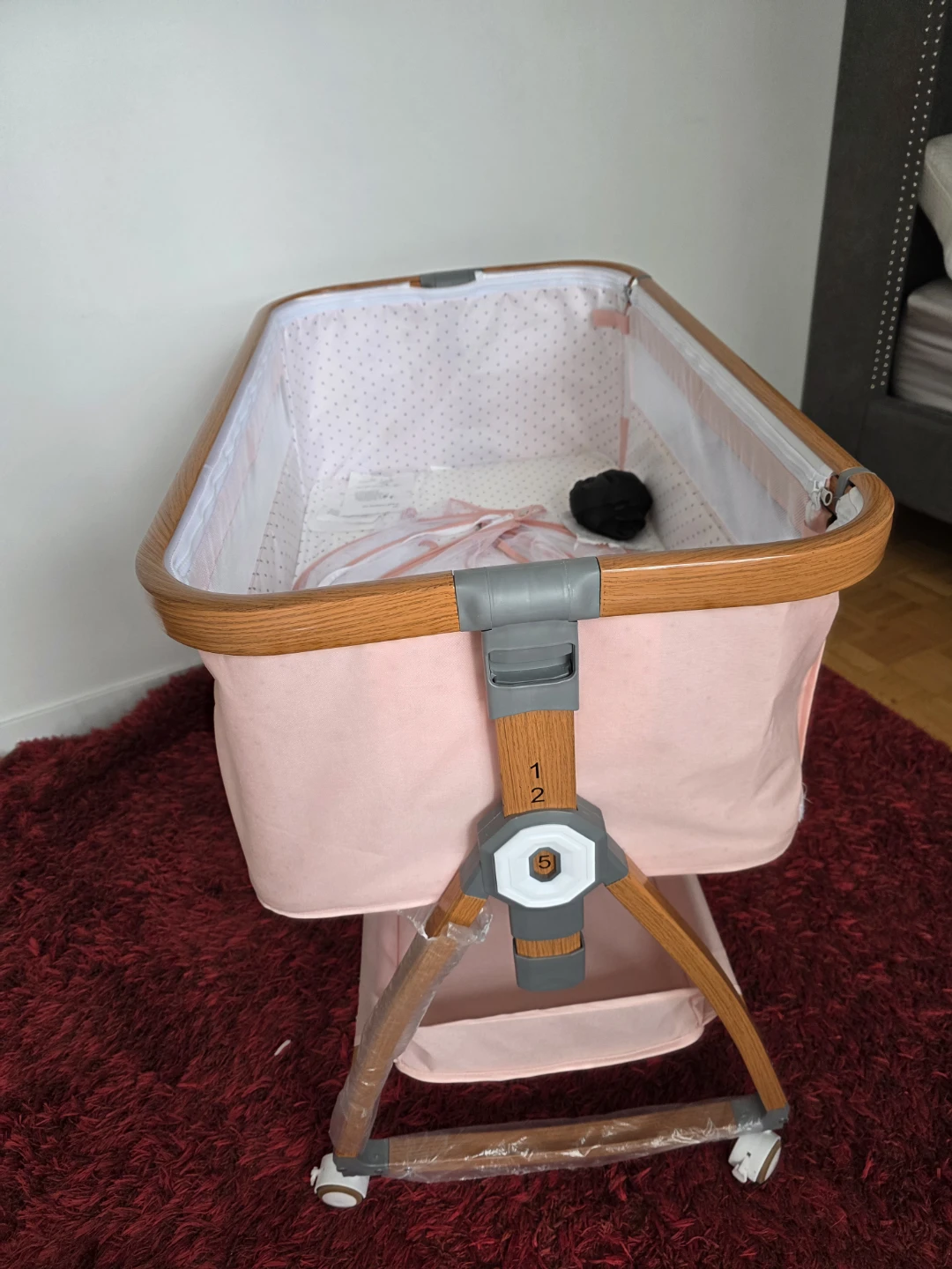 Pink Bassinet with Mosquito Net - photo 4
