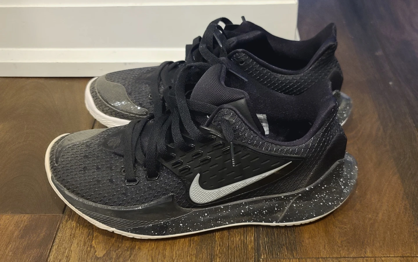 Nike Kyrie Flytrap 4 Men's Basketball Shoes size 9