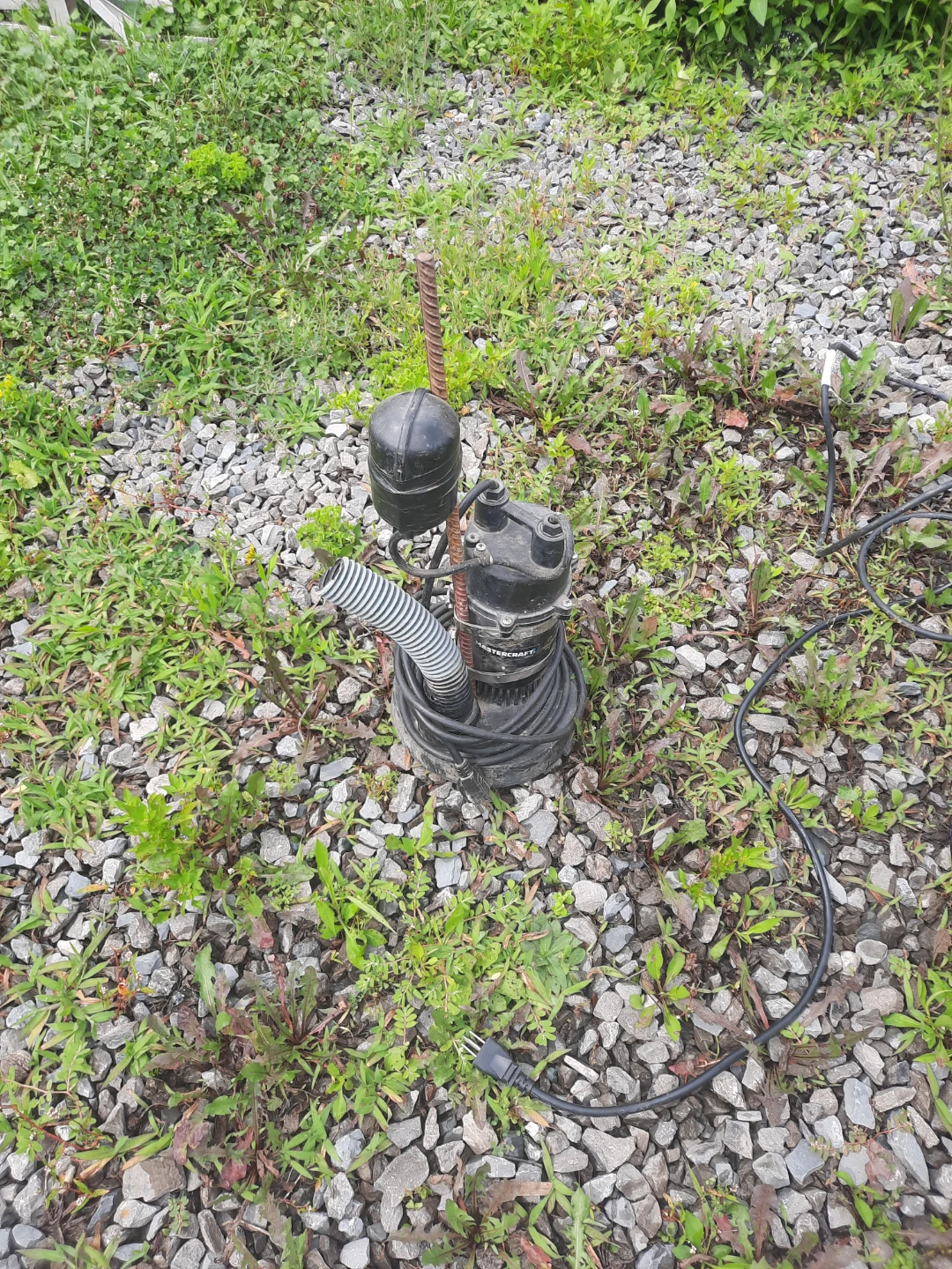 2 Submersible Pump with Hose - photo 2
