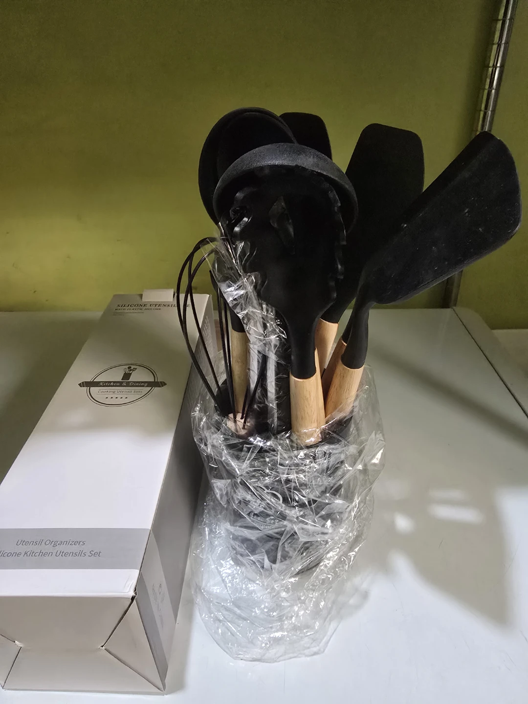 (NEW) Kitchen Utensil Set with Holder - photo 2