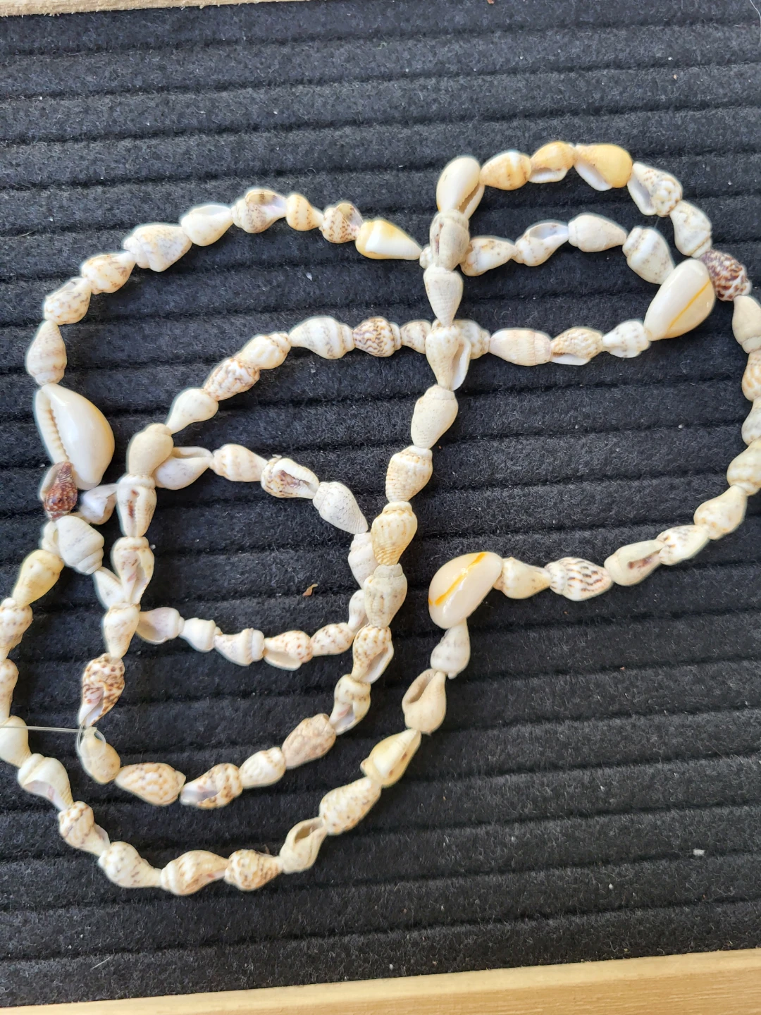 Seashell Necklaces $4 each. - photo 2