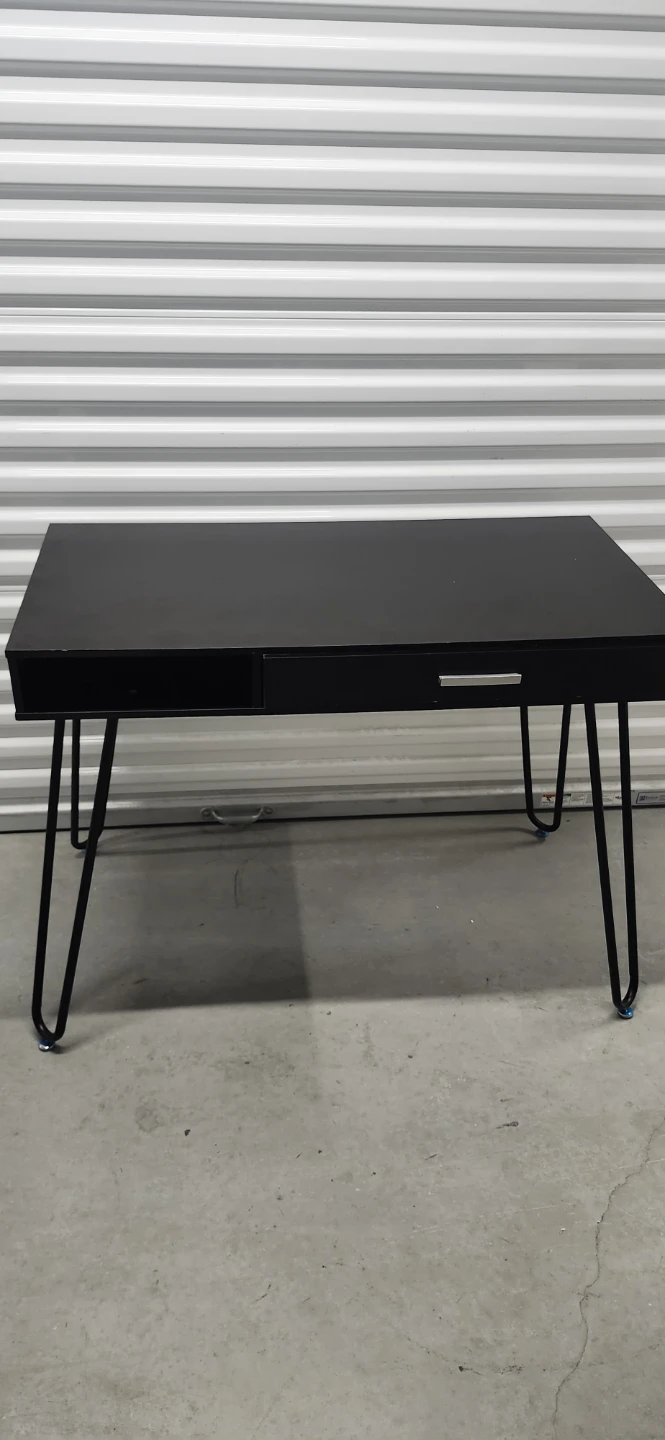 Black desk with hairpin legs