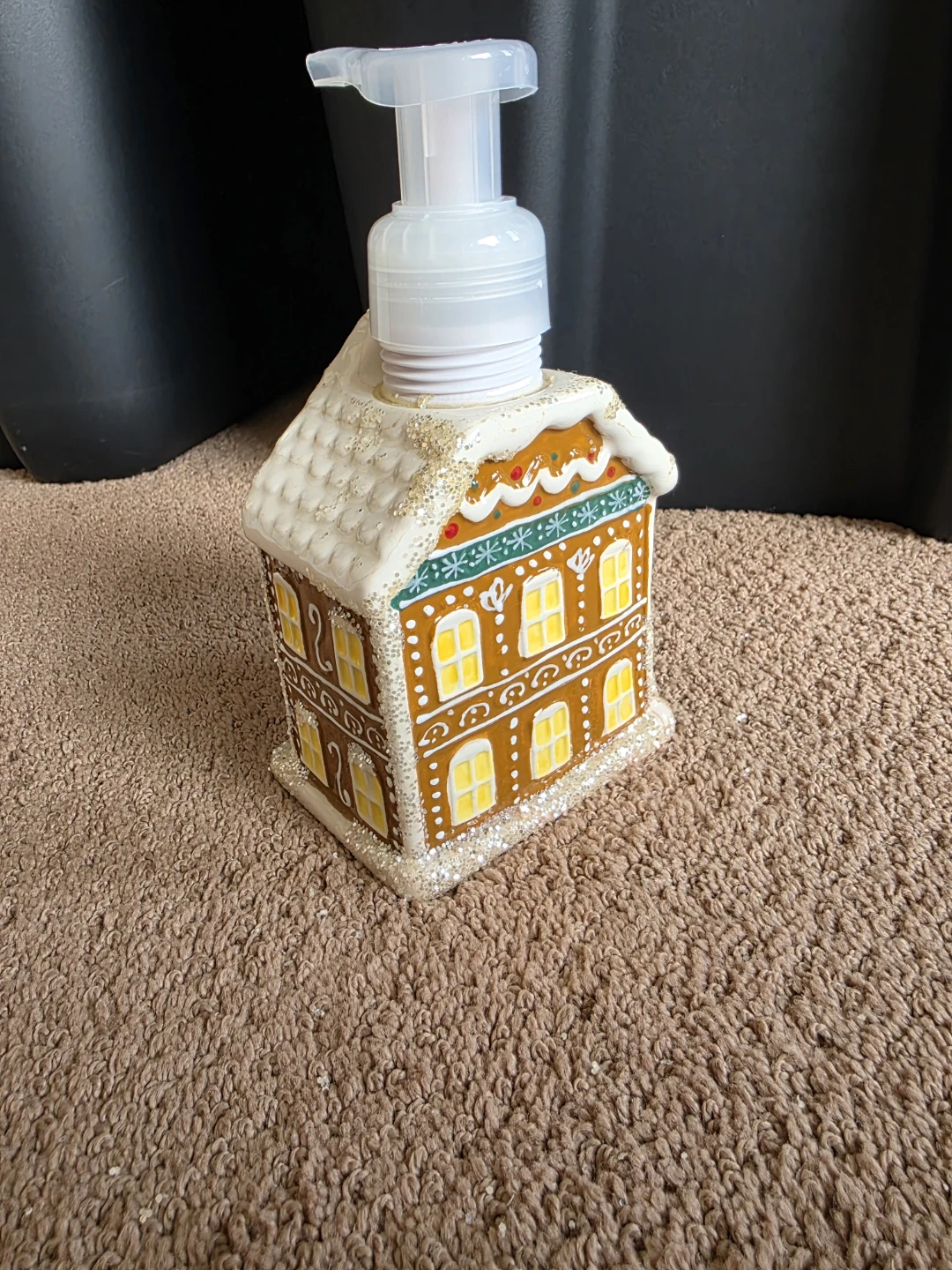 Bath & Body Works Gingerbread House Foaming Soap Dispenser - photo 2