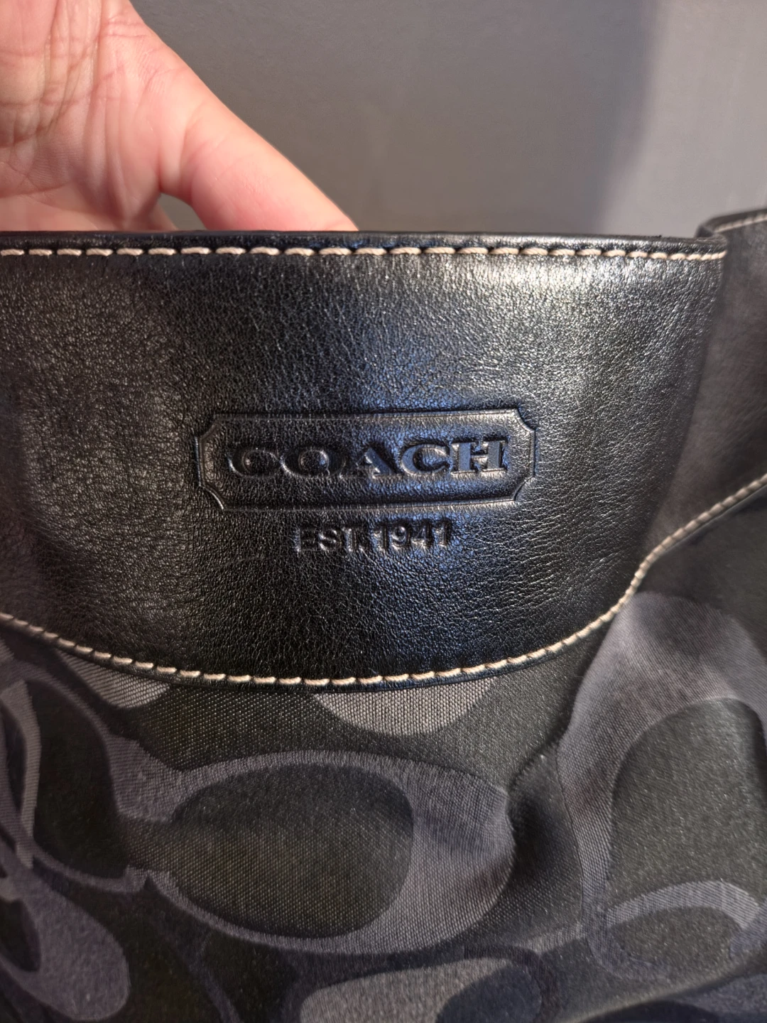 COACH Optic Signature Zoe Hobo Bag, Large, Like New Condition - photo 4