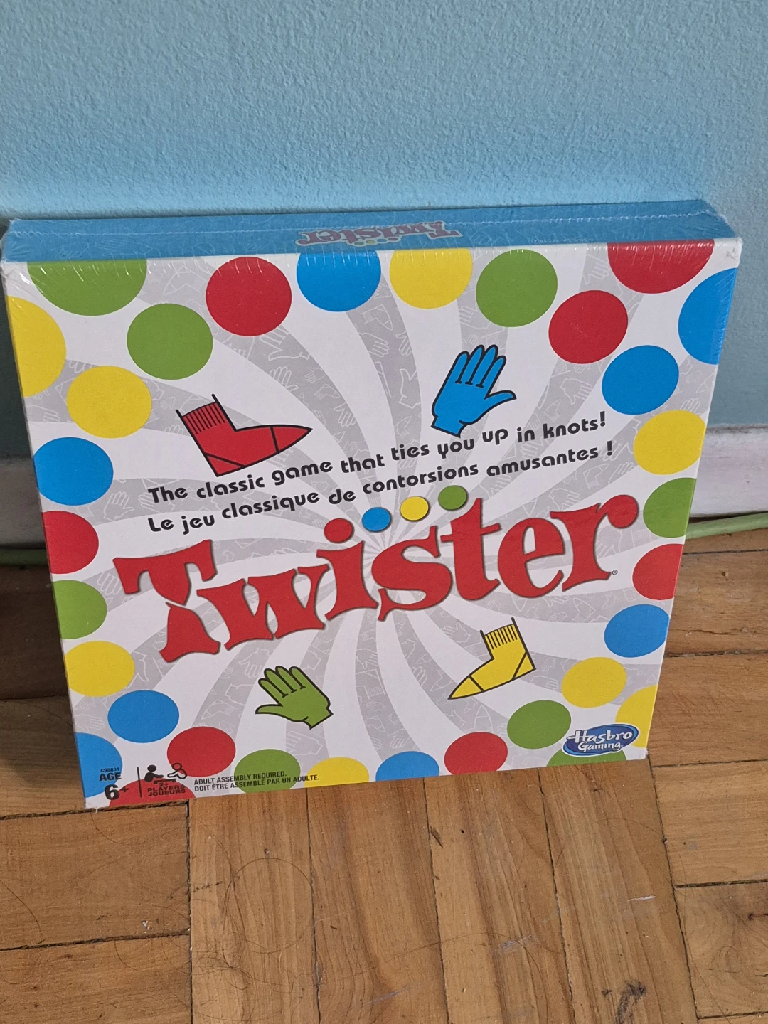 BNIB)Ages 6+ Classic Twister Game