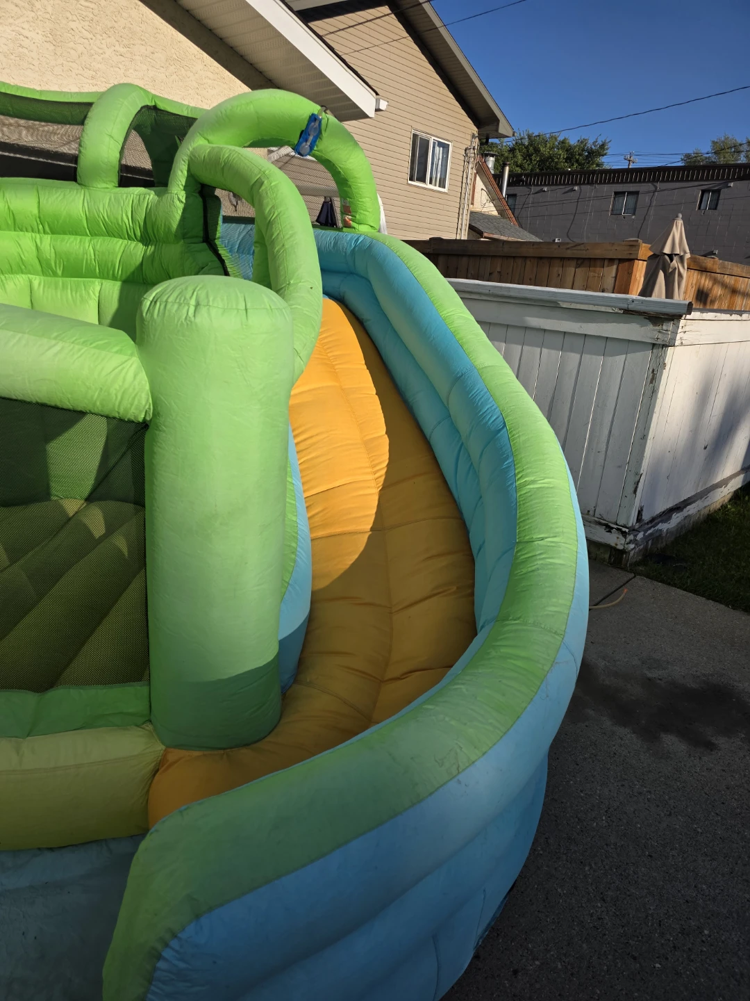 Bouncy castle/slide/pool - photo 3