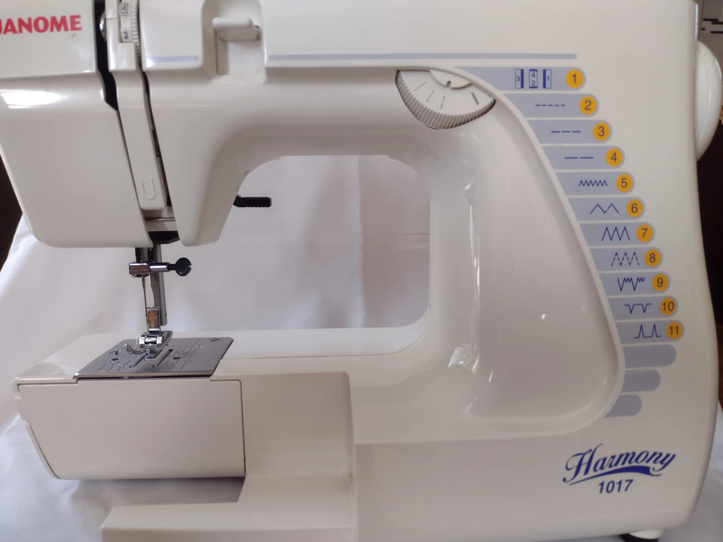 Janome Harmony 1017 Sewing Machine - photo 5