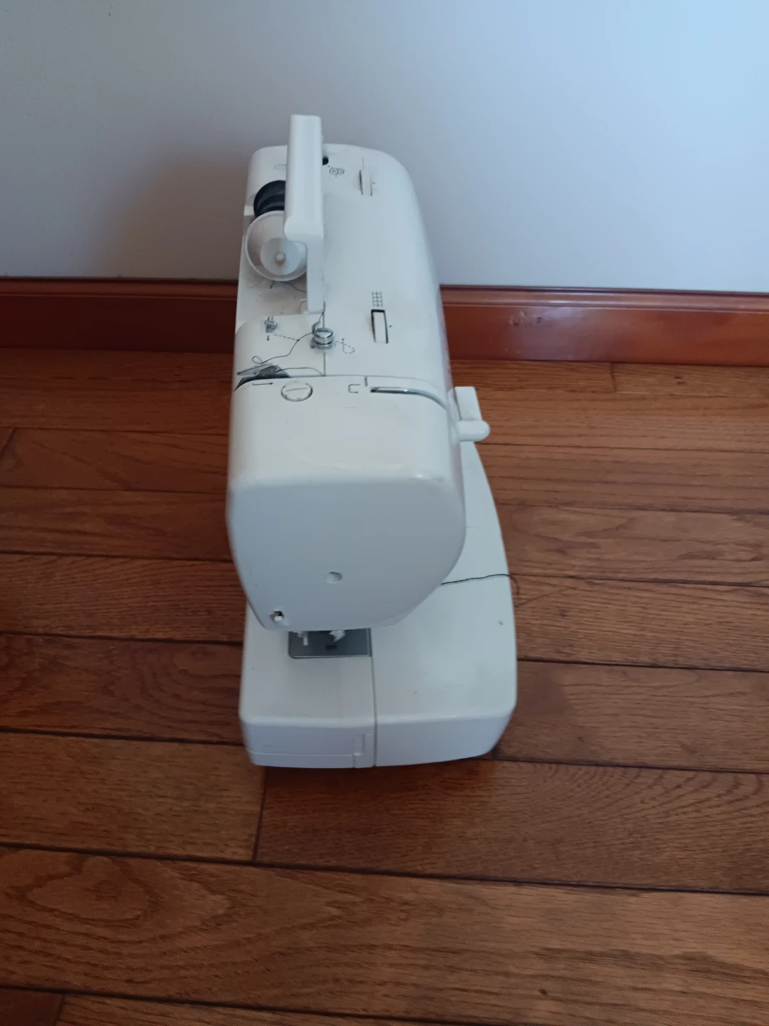 Singer simple sewing machine - photo 2