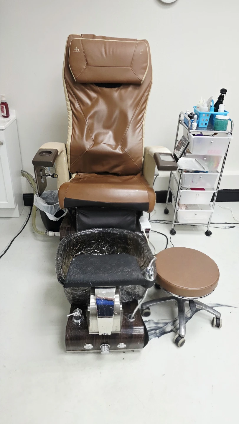 Pedicure Chair and Manicure Station Set - photo 2