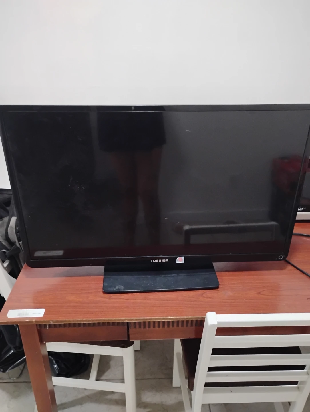 32" Tv, ultra fast HDMI and a corded headset (Price Negotiable)