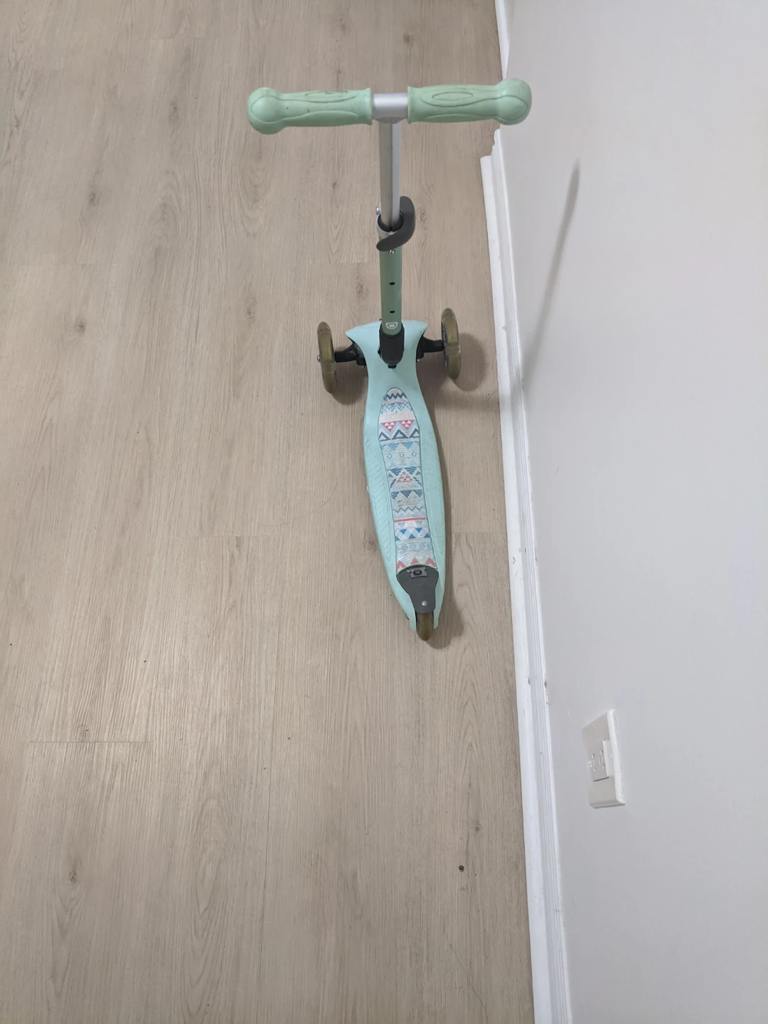 Globber 3-Wheel Scooter - photo 3