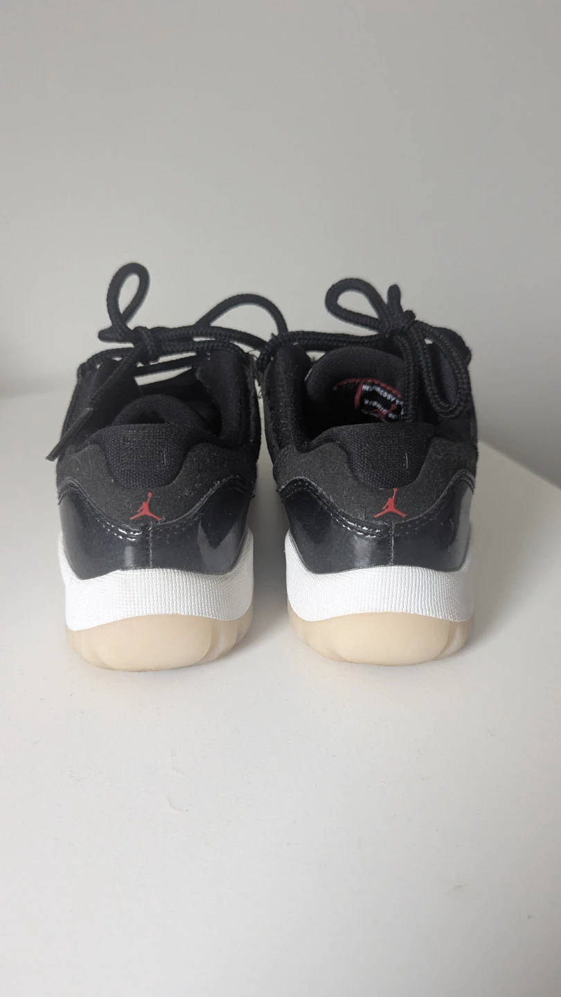 Air Jordan 11 Retro Low 72-10 – Kids 11C - photo 2