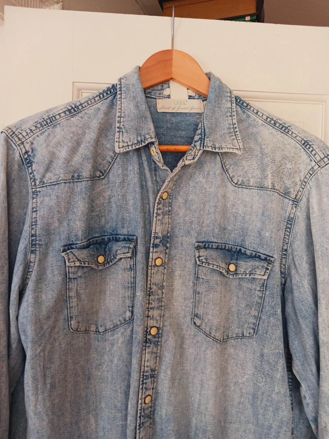 Beautiful Light Denim Long Sleeve Shirt. Size L. - photo 3