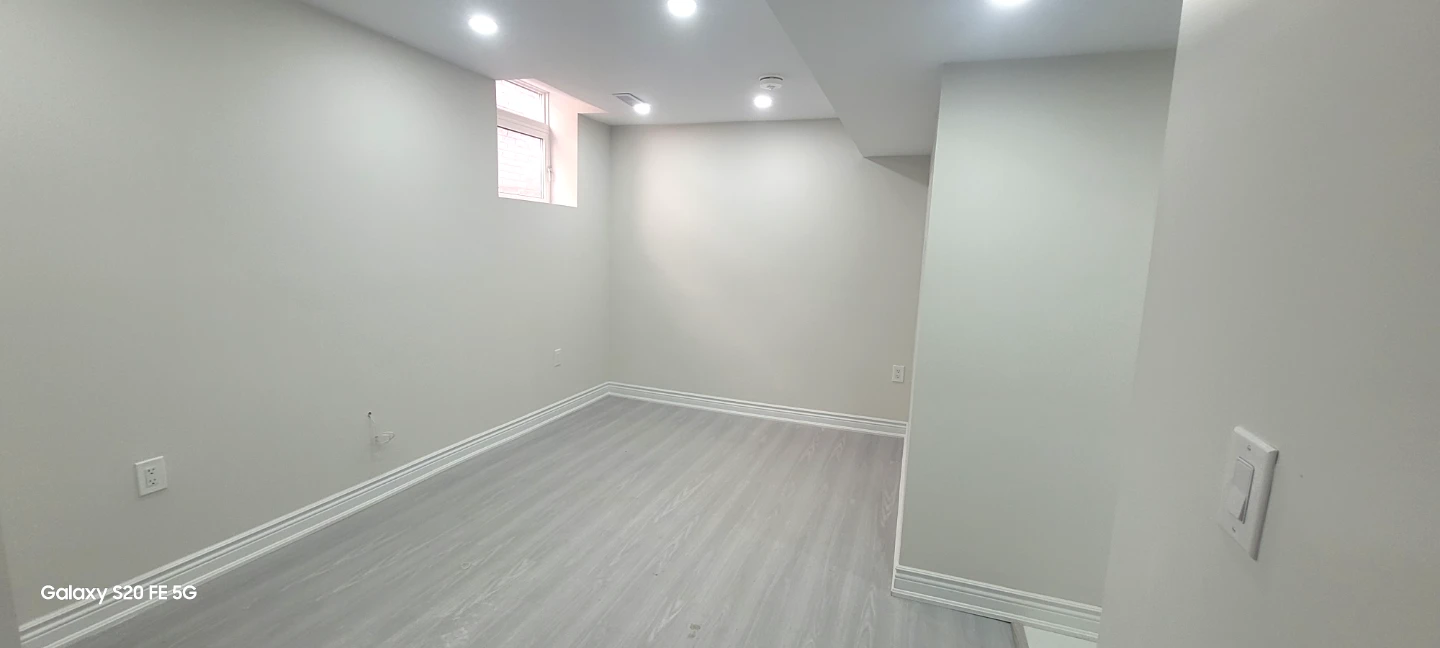 $ 1100  WITH UTLITIES & WIFI   APARTMENT FOR RENT  ( NO.PARKING) - photo 5