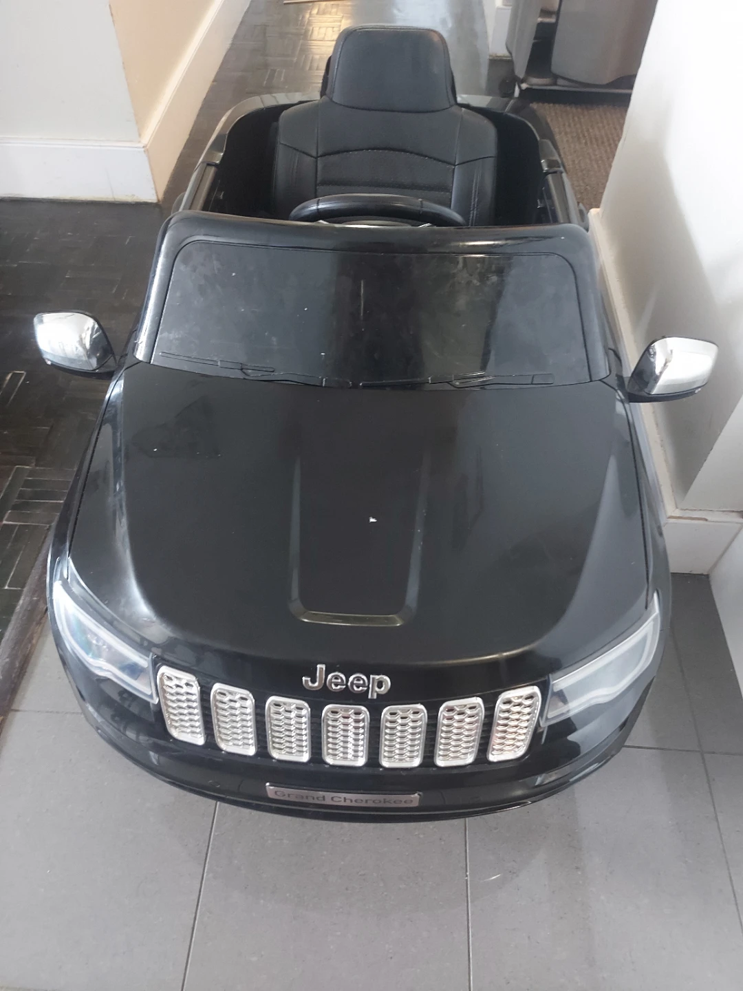 Kids Ride-On Jeep Grand Cherokee Electric Toy Car