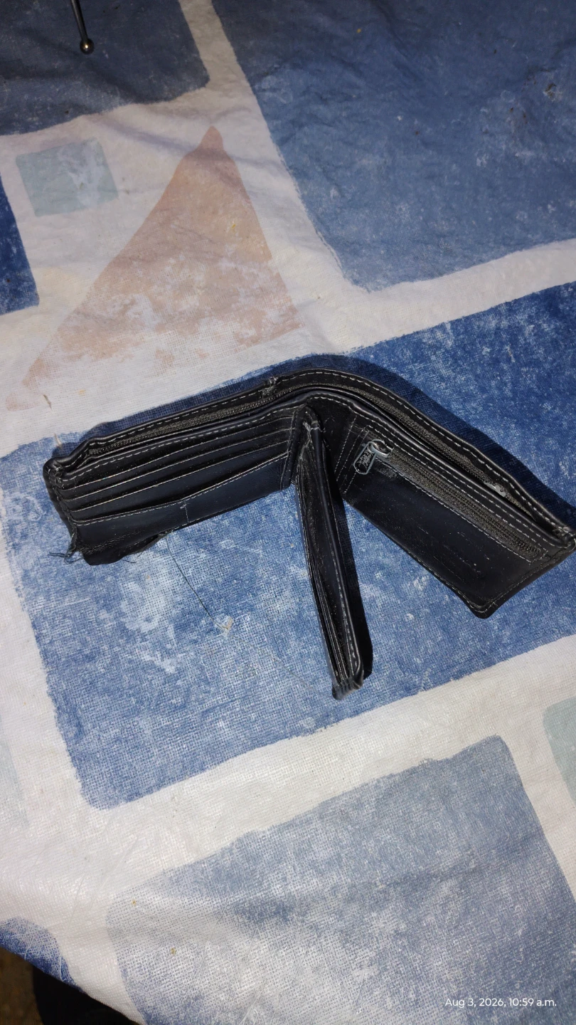 Black Leather Bifold Wallet with Zipper Pocket - photo 3
