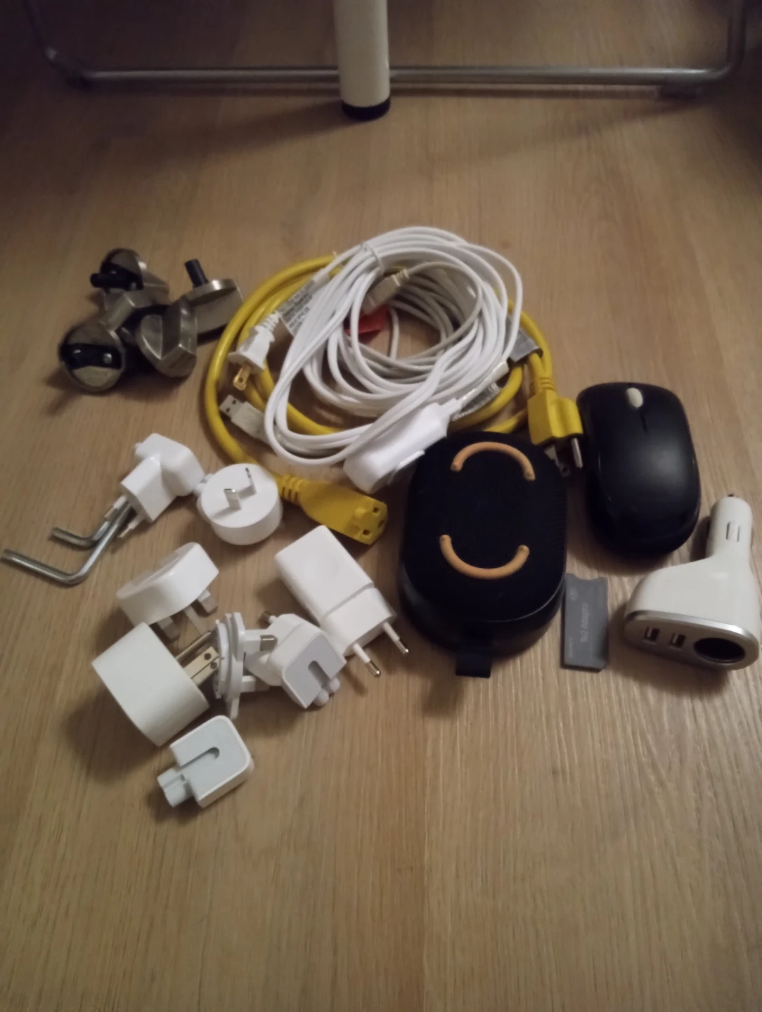 Assorted electrics and cables $30. Movin sales