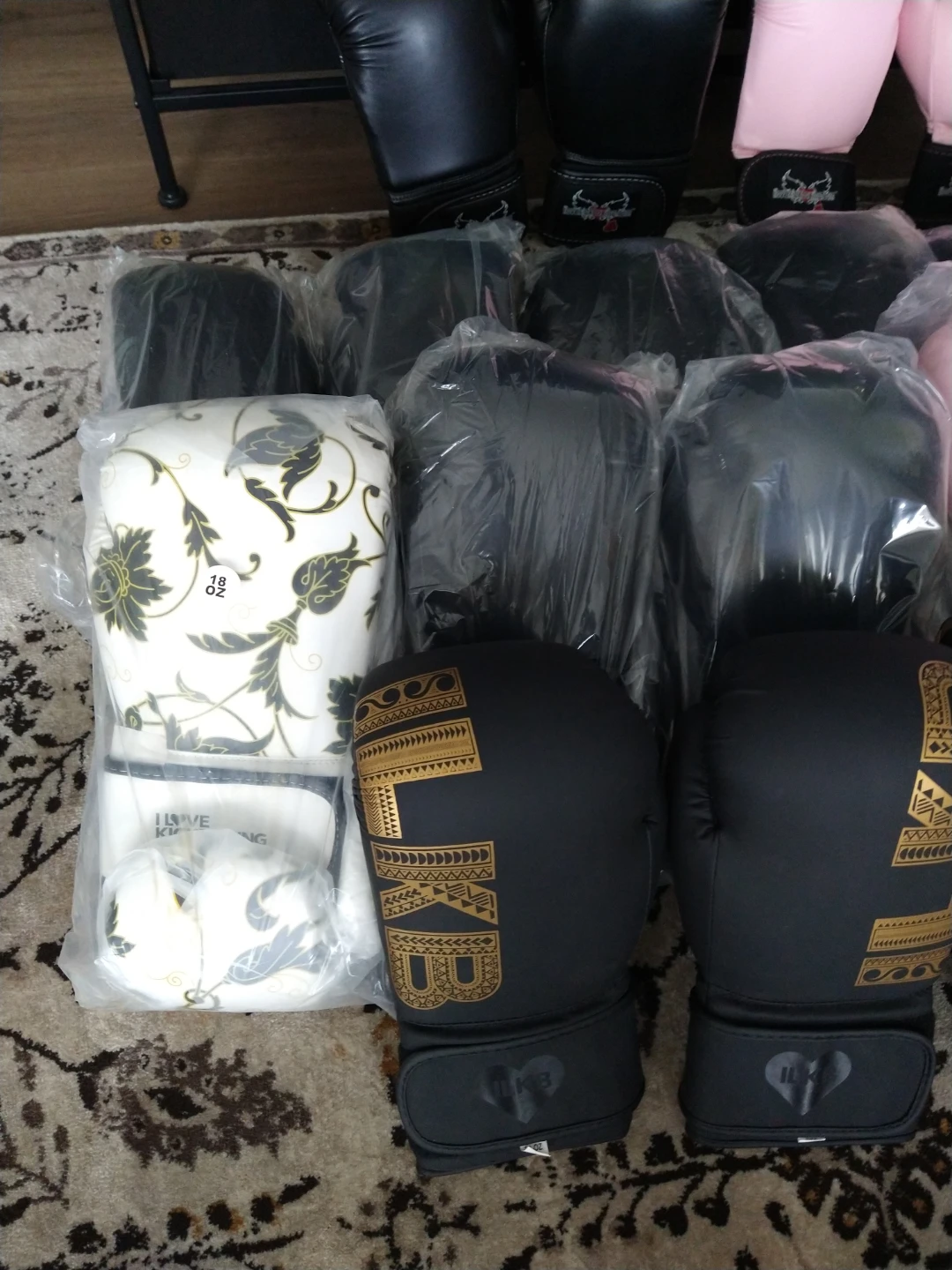 NWT Century ILKB 16oz-20oz Training/Boxing Gloves - photo 5