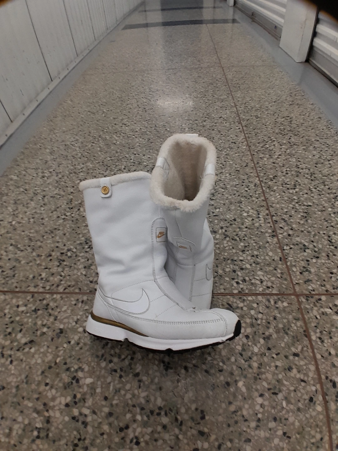 Nike White Winter Boots Women's Size 10 - photo 3