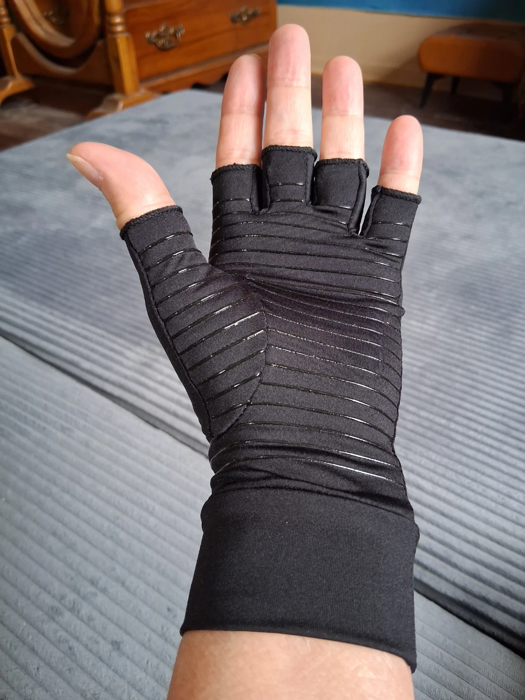Brand new fingerless Compression Gloves