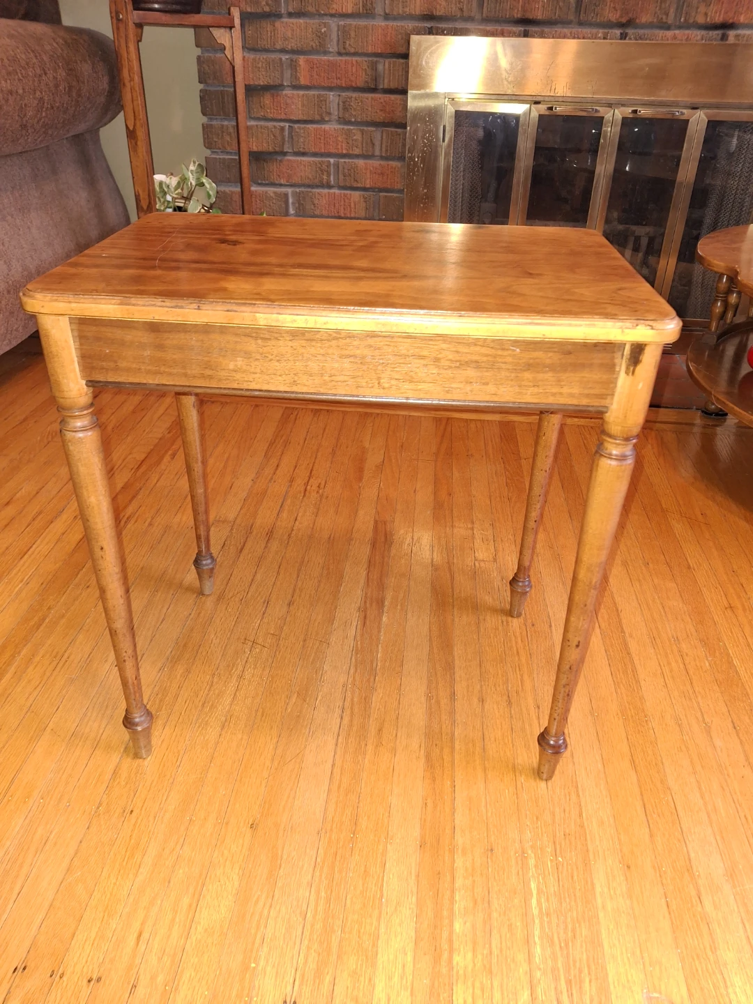 Wooden accent table - photo 3