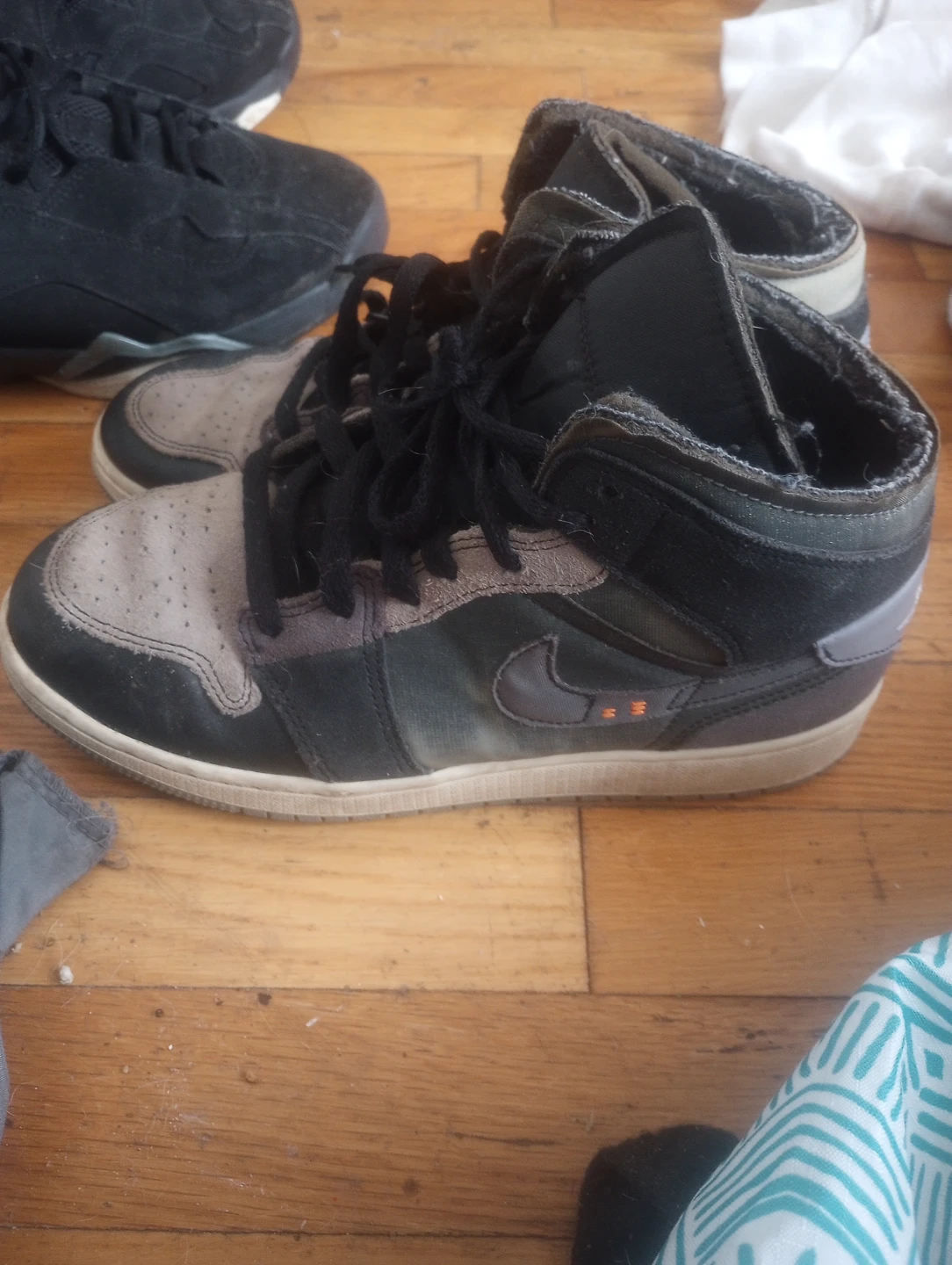 Air Jordan 1 Mid SE - photo 2