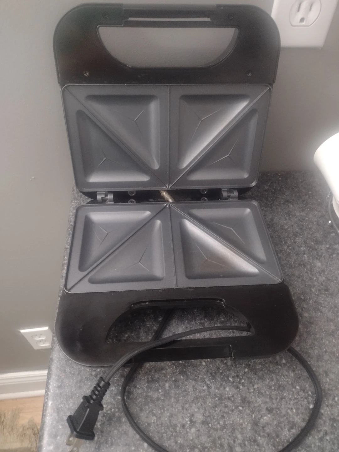 Betty Crocker Sandwich Maker - photo 2