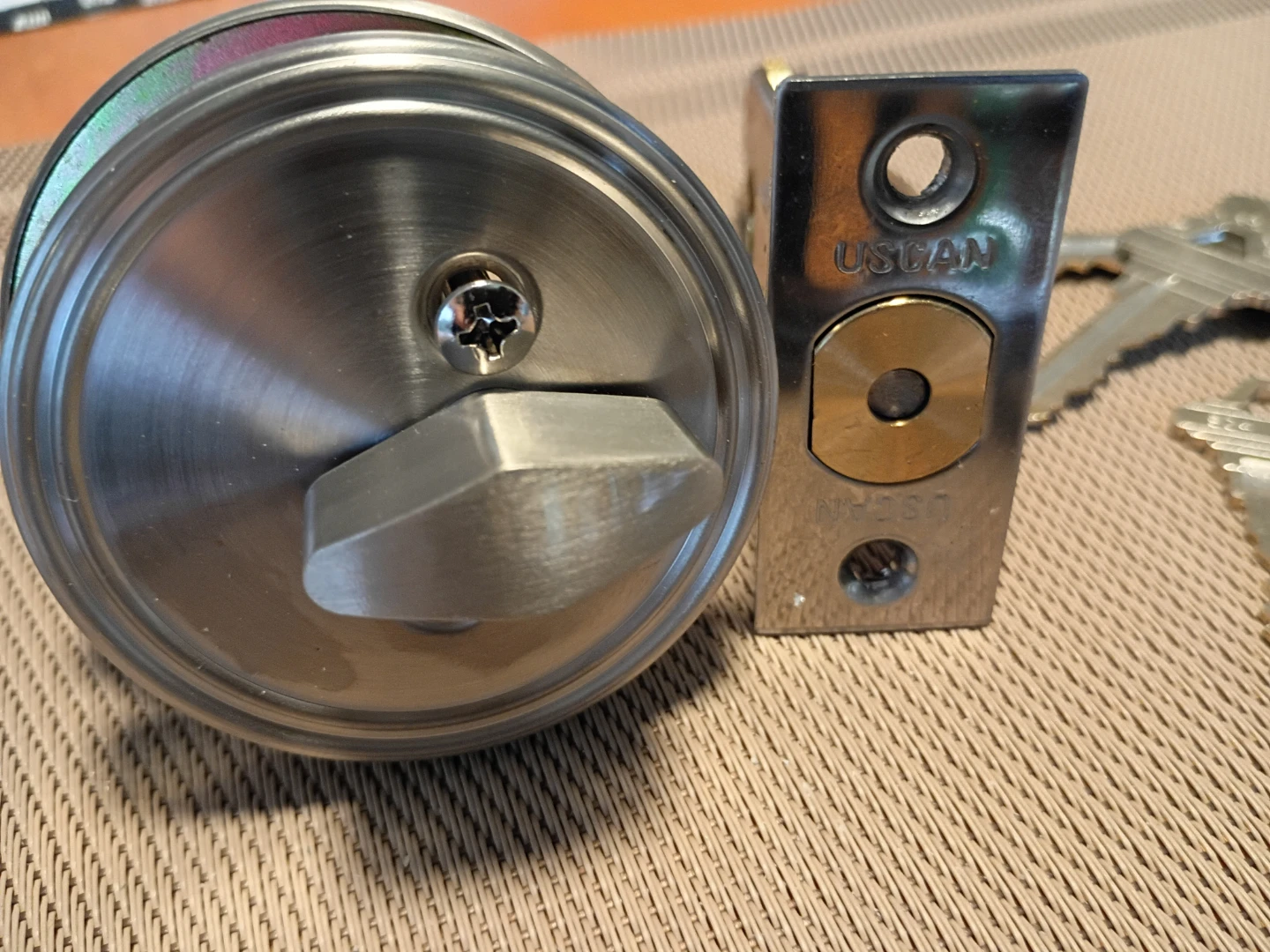 Brand new deadbolt lock with 5 keys - photo 2