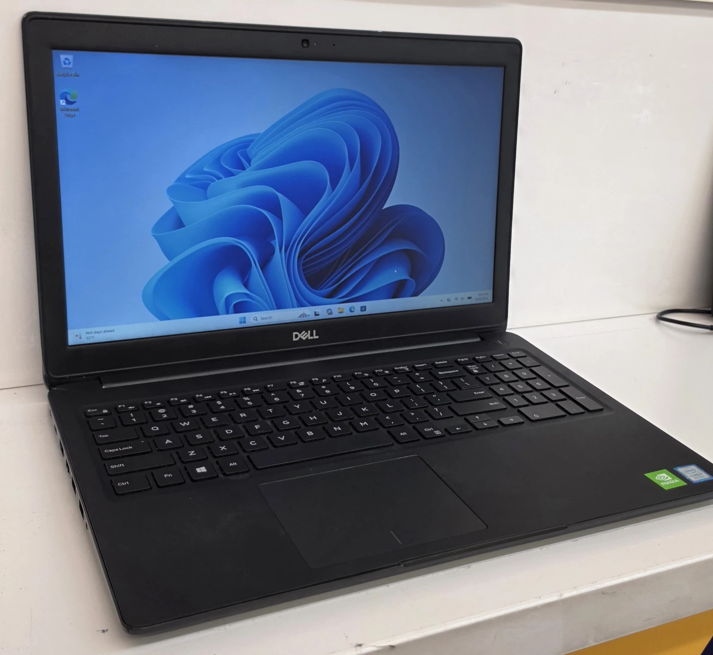 Dell Latitude 3500 -i7--32gb ram-HD 256GB NVME - photo 2