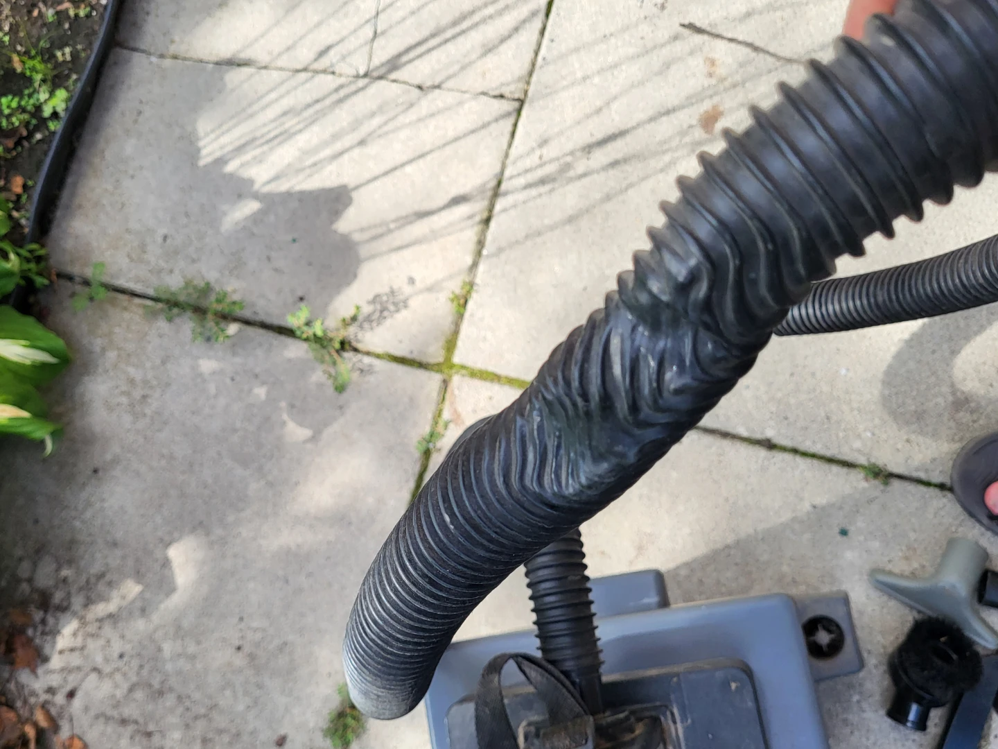 Genie Two in One Wet/Dry Vacuum 1.1 Hp - photo 4