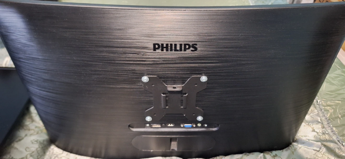 Computer display monitors (2) - photo 4